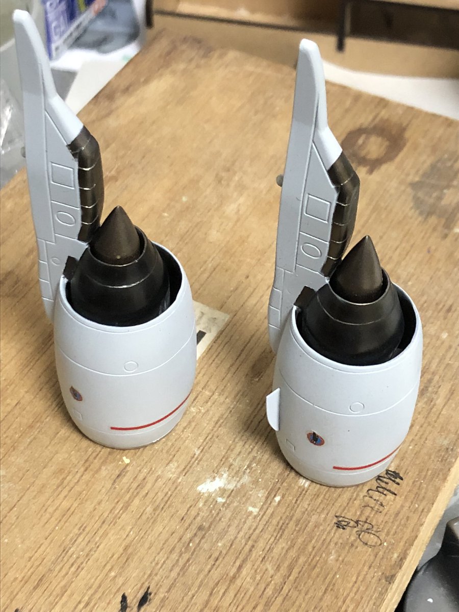 旅客機初心者ですが手をつけていたキットが完成しましたので参加させて頂きます。
1/144 C3-PO ANAジェット
キットは童友社の777-200です。
エンジンノズルが埋まっていたので開口しています。
光沢塗装や研ぎ出しなど初めての作業が多く、画像も悪いですが、お目汚しまで。

 #冬の旅客機プラモ祭り25