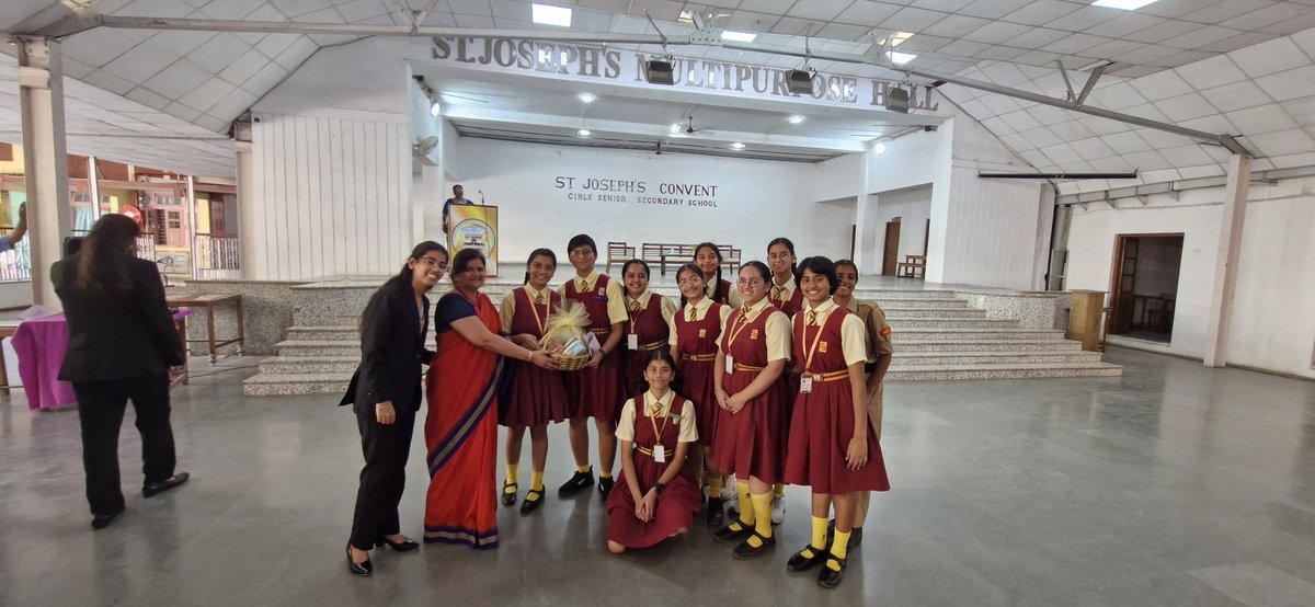 ccl_dnlu's tweet photo. The members of the Centre for Constitutional Law, DNLU organised a speed mentoring session on the Importance of Fundamental Rights and Duties at St. Joseph's Convent Girls' Senior Secondary School. The session aimed to inspire young minds to understand their rights and duties. https://t.co/R5Vv5ICzGK