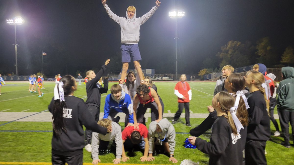 RealDragonKing0's tweet image. Just had my Homecoming Dance and the crowd's favorite song was probably "FE!N". And they ended the night with "Thick of It" - that got everyone out fast. 
#ThickOfIt 
#Homecoming24 
#Homecoming