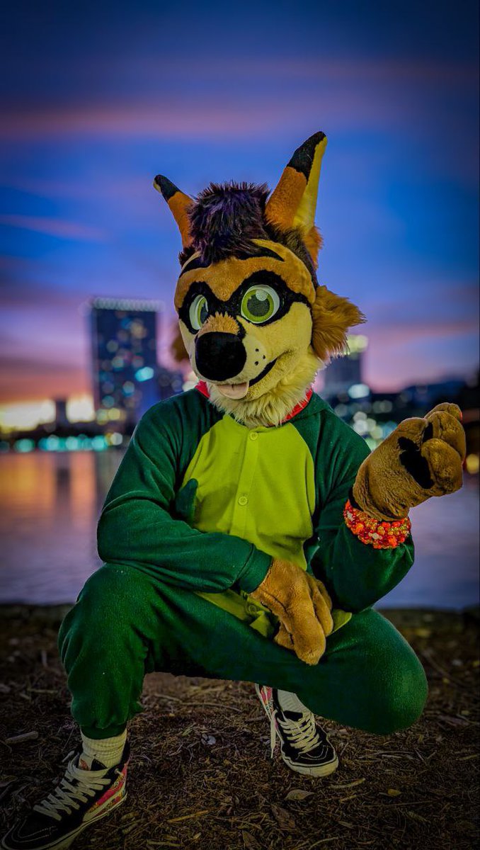 Come out with pride, lake Eola, Orlando today! 📸<a href="/KruzeTheFragon/">kruze 🌴</a>