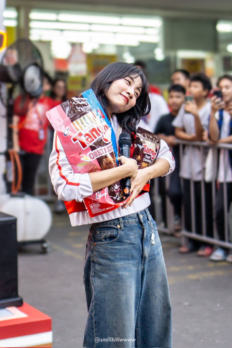 smilikitiwwww's tweet photo. 𝐋𝐮𝐜𝐮𝐤𝐤 >.<
---- @A_MutheJKT48
~ 18.10.2024
📍Alfamart Ampera 4 || Tango X JKT48
#JKT48 #TangoTango #Smilikitiwwww
#Muthee #Ampera4 #MyLuv https://t.co/cT1oJMc2dT