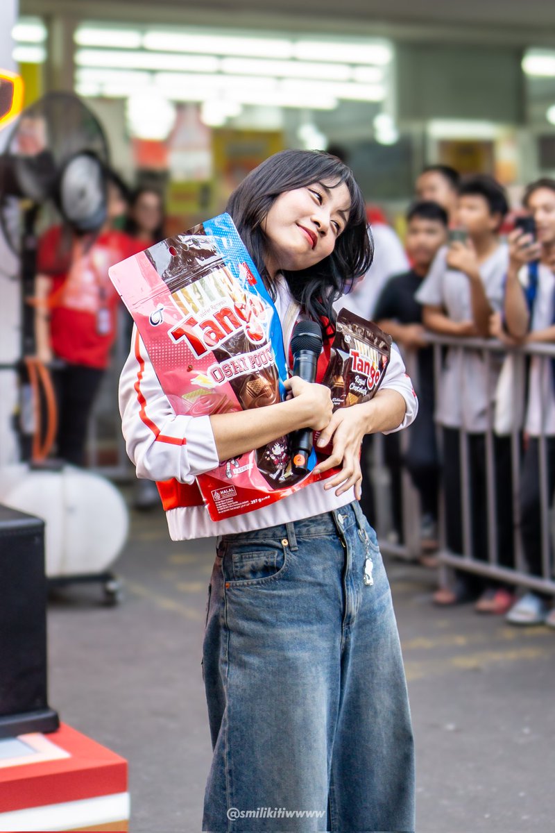 smilikitiwwww's tweet photo. 𝐋𝐮𝐜𝐮𝐤𝐤 >.<
---- @A_MutheJKT48
~ 18.10.2024
📍Alfamart Ampera 4 || Tango X JKT48
#JKT48 #TangoTango #Smilikitiwwww
#Muthee #Ampera4 #MyLuv https://t.co/cT1oJMc2dT
