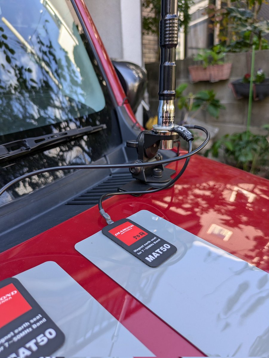 JQ3HPF's tweet photo. 50Mhz マグネットアースシート
MAT50テスト第2弾
前回は車の屋根
今回はボンネットでテスト
やはり2枚が爆落ち
1枚はメーカー指示通り20センチ以下にカット済
車はハスラー92s
※個々によりご確認下さいね
#アマチュア無線 #アマチュア無線50Mhz #MAT50 https://t.co/kvebnBiKvU