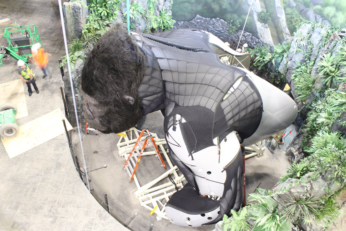 What you see from the ride vehicle is sad because you only get a letterbox version of this fantastic Animatronic figure.