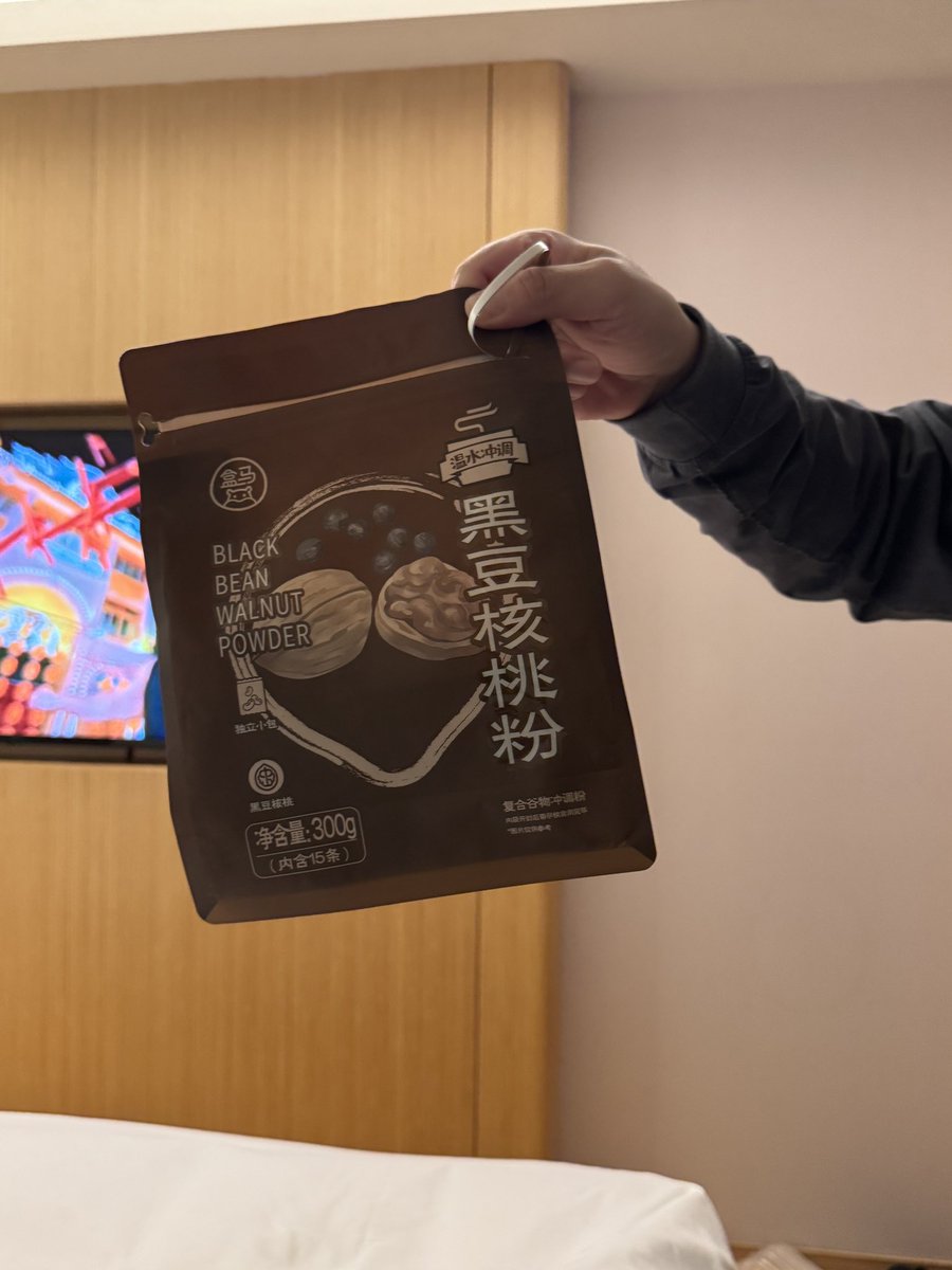 imgx9's tweet photo. 他说这是保持年轻的秘诀，我不信，不然我针都白打了 https://t.co/hKG5wCb0bA