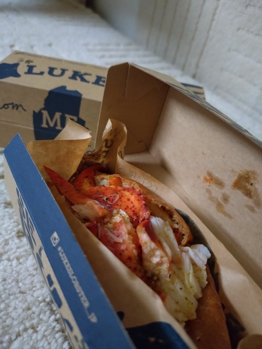 somethingvegi's tweet photo. ロブスターロール！うちの子と同じ名前ってだけで買ったけど、おいしかった！
 #Luke  #lobsterroll https://t.co/FYT4dLhwd8