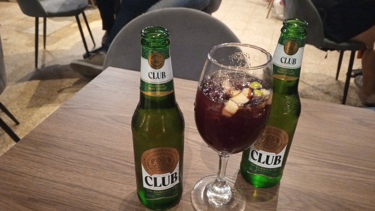 Seguimos disfrutando con mis amigos  <a href="/SwNiloynila/">NiloyNila😈😊9K🔞</a>  en @eltoquelivemusic 🍺🍻🥃🥃🍻