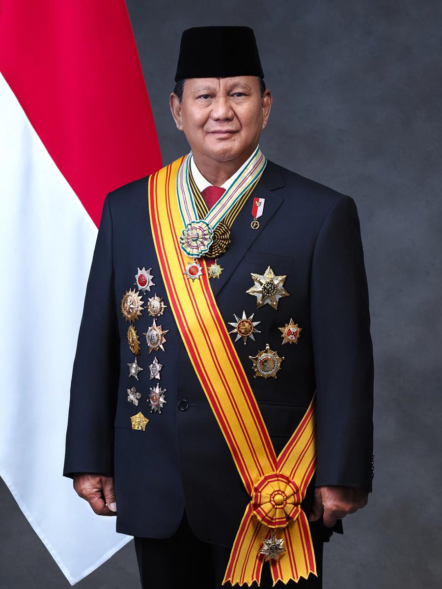 ferrykoto's tweet photo. Presiden Republik Indonesia, Bapak Prabowo Subianto.

Selamat bertugas, semoga dengan segala mandat yang diberikan rakyat, dapat mewujudkan cita-cita Indonesia Maju yang berkeadilan dan mensejahterakan rakyat.