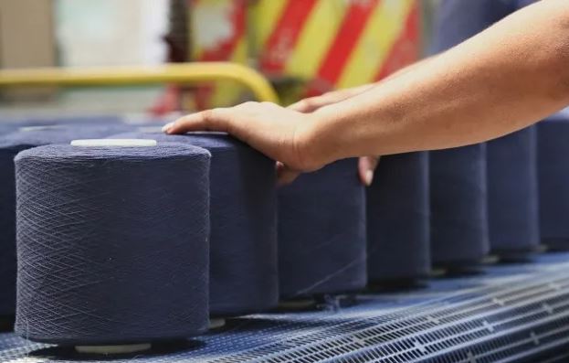 rajibdutta604's tweet image. 🚨 Bangladesh’s spinning sector is in crisis! Mills are losing 20-30 cents/unit, leading to layoffs and protests. 🌪️ Urgent reforms needed to support local production and tackle the influx of cheap Indian yarn. 🧵 Let&apos;s protect this vital industry! #TextileReform