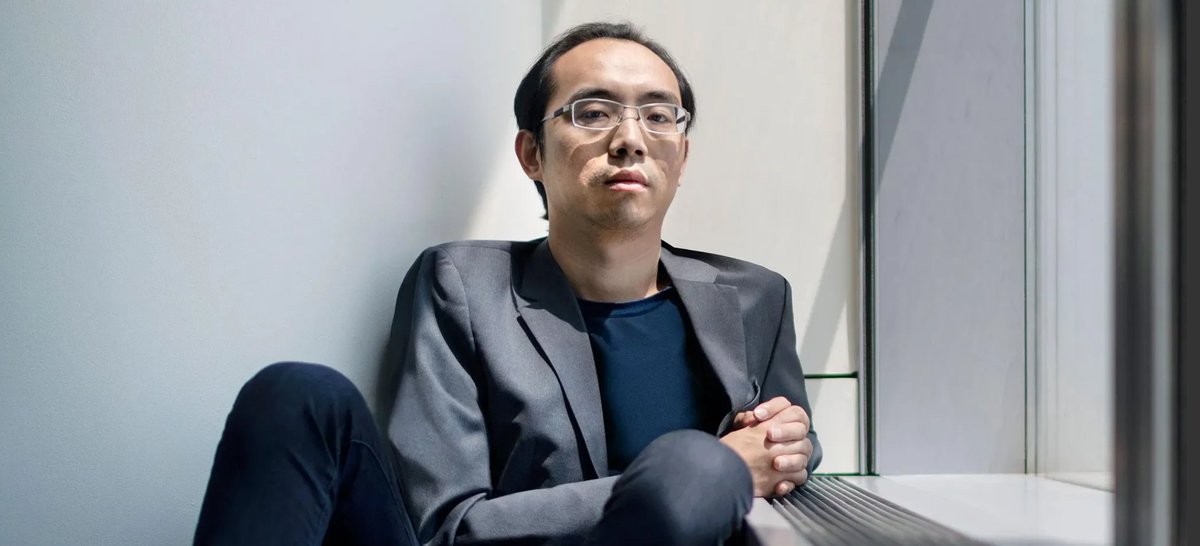 仰仗智商，寸步难行？

周硕基是一个非常注重有效人脉的人：“有好朋友来办公室，周硕基会让出自己的会议室，他不喜欢朋友圈发动态的人，看见谁发删谁。”

🧵以下是周硕基经营人脉的故事👇

(1/)