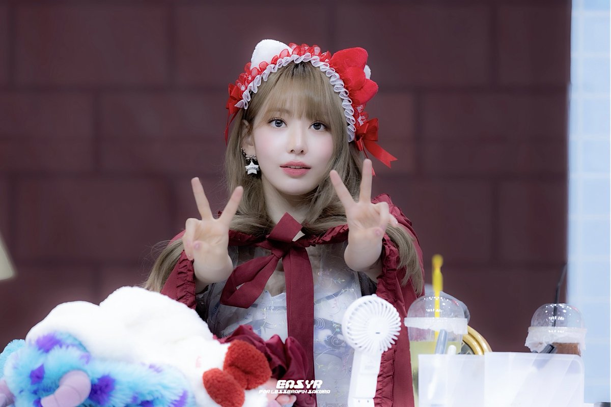 easyr39's tweet photo. 241019 music plant
#LE_SSERAFIM #ルセラフィム 
#宮脇咲良 #SAKURA #사쿠라 #ックラ https://t.co/qw4UXOYX7P