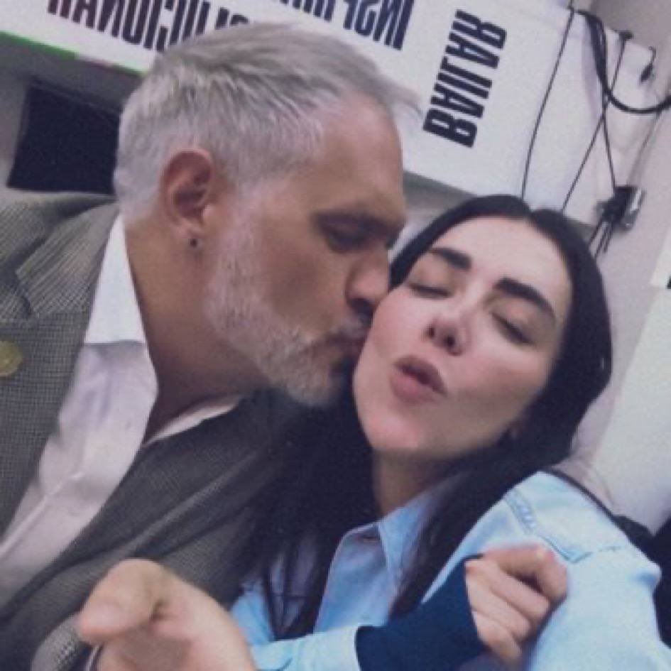 abraham_arroniz's tweet photo. Todas las machorras ven un shipeo entre #karime y #Gala pero el verdadero es de Karime con #Arath
Las machorras ahuevo quieren "crear" una relación falsa entre ellas pero aquí el ganon está siendo Arath
#Garime ni que su culo aquí la realidad es #Arime y este señor está casado. https://t.co/RyfwuJredJ