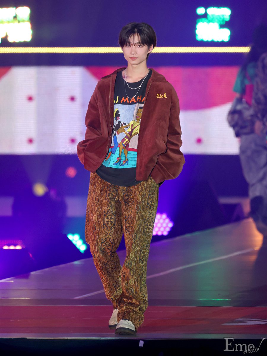 Emo_miu's tweet image. 💜#ガルアワ2024AW💜

【GRAPEFRUIT MOONステージ】
#志賀李玖(ICEx)、いつものあどけなさ残る笑顔とは打って変わって大人な表情で会場を魅了💐＜イベントレポ＞

[📸Emo!写真はこちら▼]
🔗emomiu.jp/news/200462/

@GirlsAward @shigariku_mg @ICEx_official 
#ガルアワ #ICEx #Emomiu💜