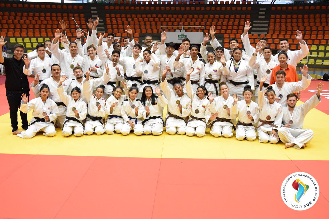 Mi primer evento Sudamericano realizado en Cúcuta 
Tuvimos la presencia de 9 países - Reactivamos la economía de nuestra ciudad y el evento FUE TODO UN ÉXITO✅
🇻🇪🇨🇴🇵🇪🇧🇴🇵🇾🇺🇾🇦🇷🇪🇨🇨🇱