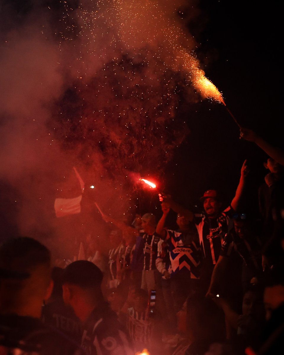 Rayados's tweet photo. 𝐄𝐬𝐭𝐚 𝐞𝐬 𝐭𝐮 𝐠𝐞𝐧𝐭𝐞, 𝐞𝐬 𝐥𝐚 𝐝𝐞𝐥 𝐌𝐨𝐧𝐭𝐞𝐫𝐫𝐞𝐲.💙🤍 https://t.co/vE9j5YNBpv