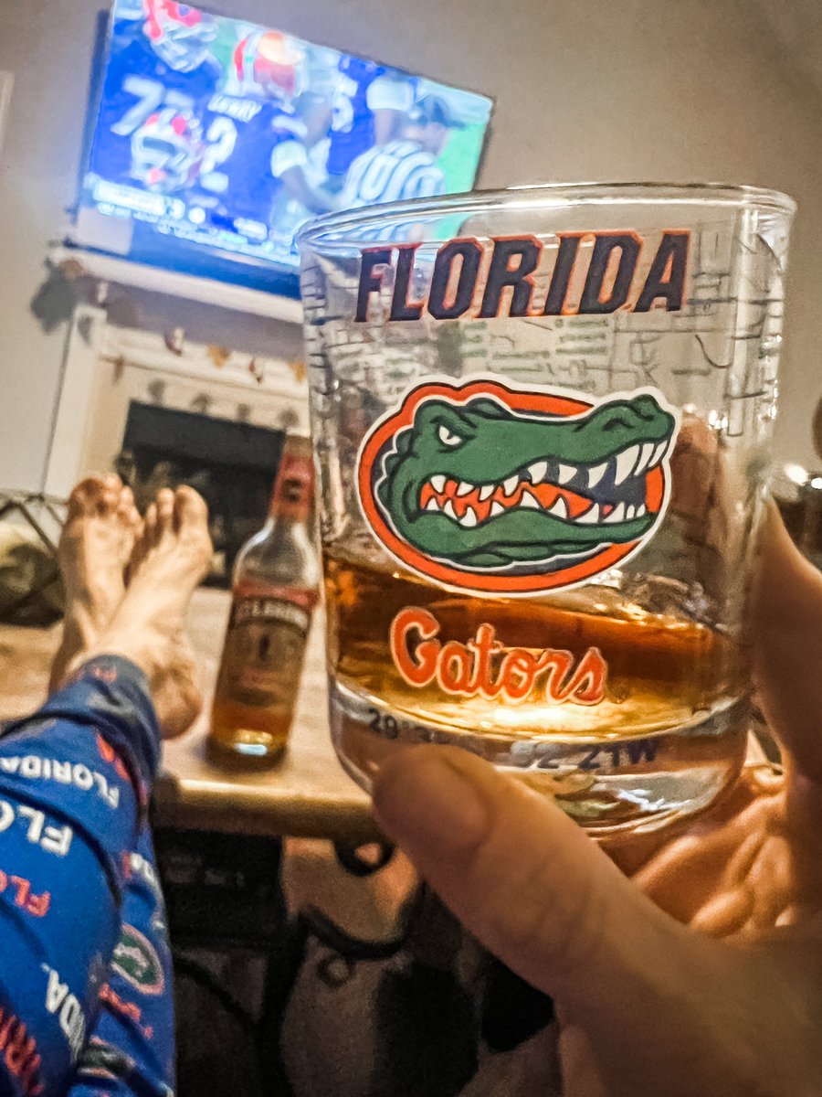 usmcbfly's tweet photo. 🐊🤌🏻👏🏻🥃 LET’S GO GATORS! 
#whiskey #bourbon #GoGators #SEC #floridagators #jtsbrown #bottledinbond #feet https://t.co/L7baM2DQLu