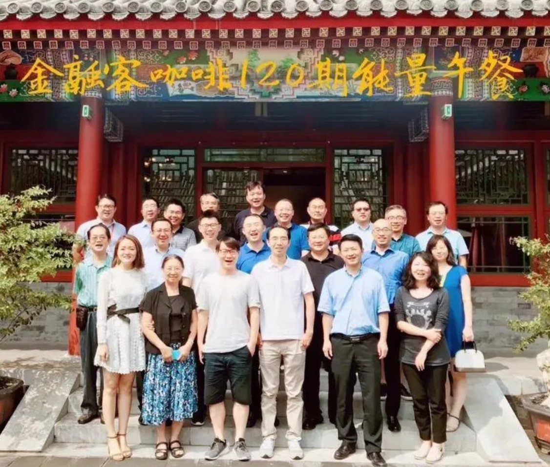 作为“大V帮” 的帮主，周硕基在人脉资源方面与行业视野具有显著优势。 例如他与火币始终保持紧密联系，在FBG 资本入选火币超级节点之外，周硕基担任了火币区块链+  产业联盟委员会委员、竞选火币公链领袖。这些资源优势一方面有助于提升被投项目的知名度与竞争力，另一方面 ...