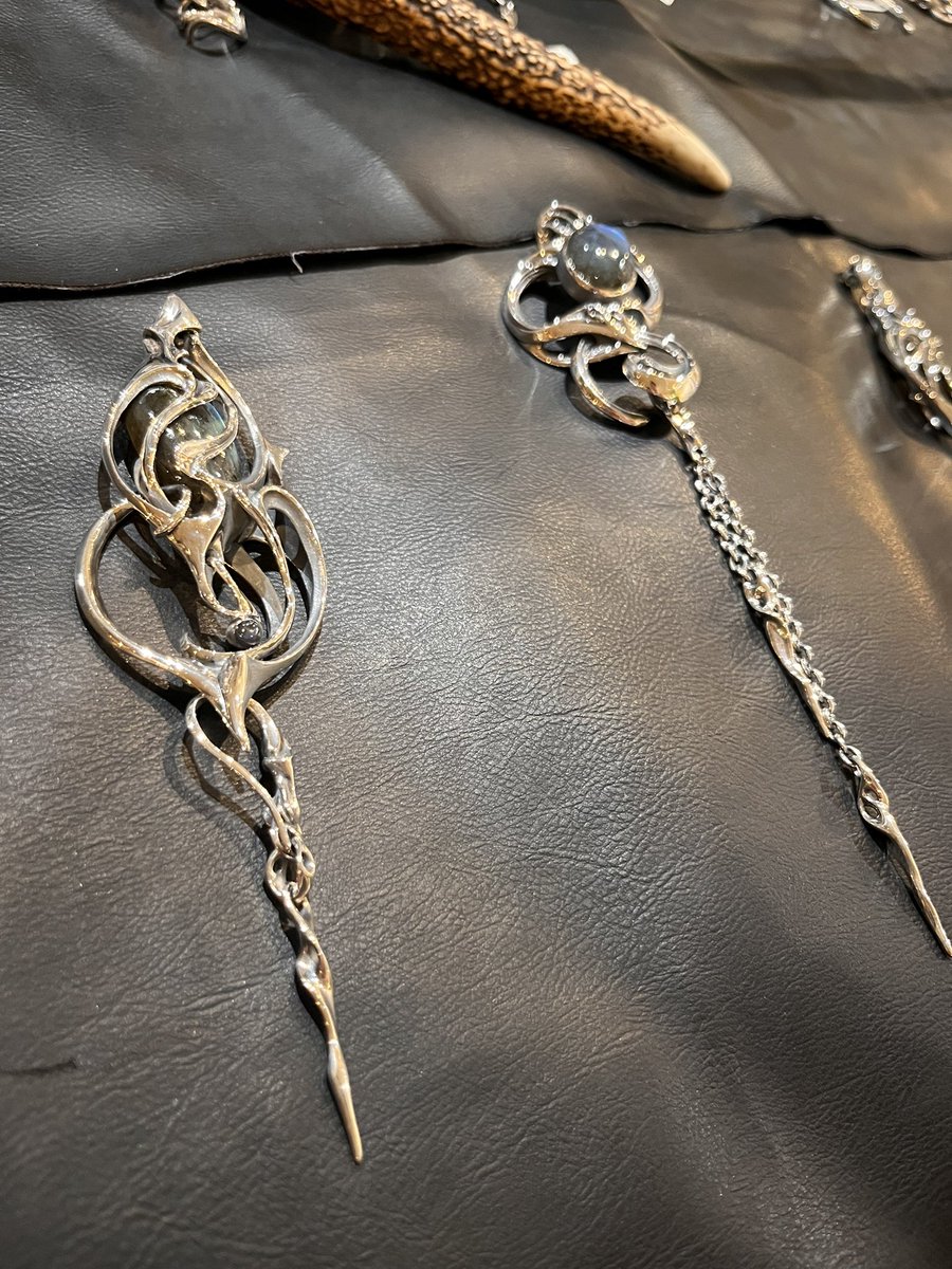 giftrover_2022's tweet photo. ★AbilityNormal★
本日デザイナー在店イベント‼︎
ワンメイク狙いの方お早めに🙌
#silver925 #シルバーアクセサリー #シルバー925 #群馬シルバーアクセサリー #高崎シルバーアクセサリー #abilitynormal #giftrover https://t.co/2ah8mtXVj2