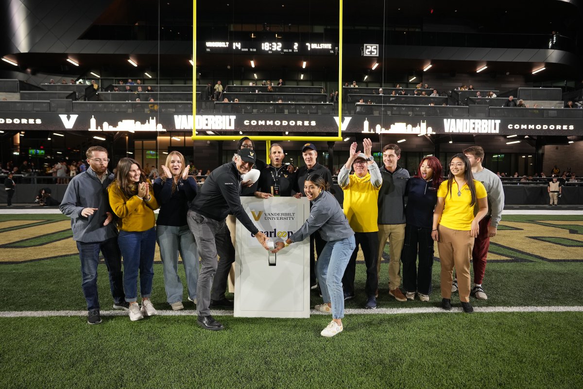At tonight’s <a href="/VandyFootball/">#14 Vanderbilt Football</a> game, Chancellor Diermeier “flipped the switch” to celebrate the completion of the first solar project made possible through VU's collaboration with <a href="/clearloopUS/">Clearloop</a>, a subsidiary of <a href="/SiliconRanchCo/">Silicon Ranch</a>, an alumni-founded solar company in Nashville.