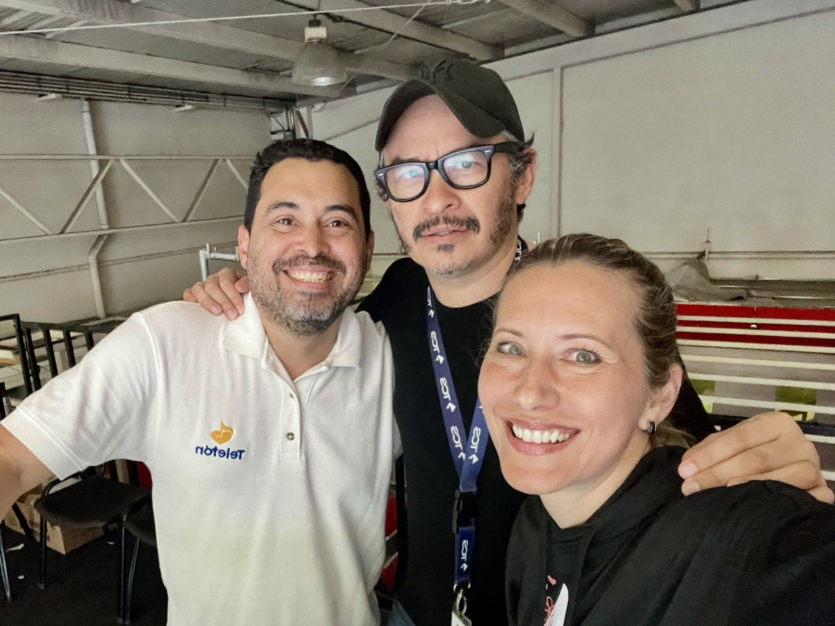 virginia_arango's tweet photo. Veteranos de las Teletones 👴🏻👵🏻👴🏻.
@TeletonSV @cadrianramirez @AlexOviedoSV 
#DependeDeVos https://t.co/vfCw7Srwob