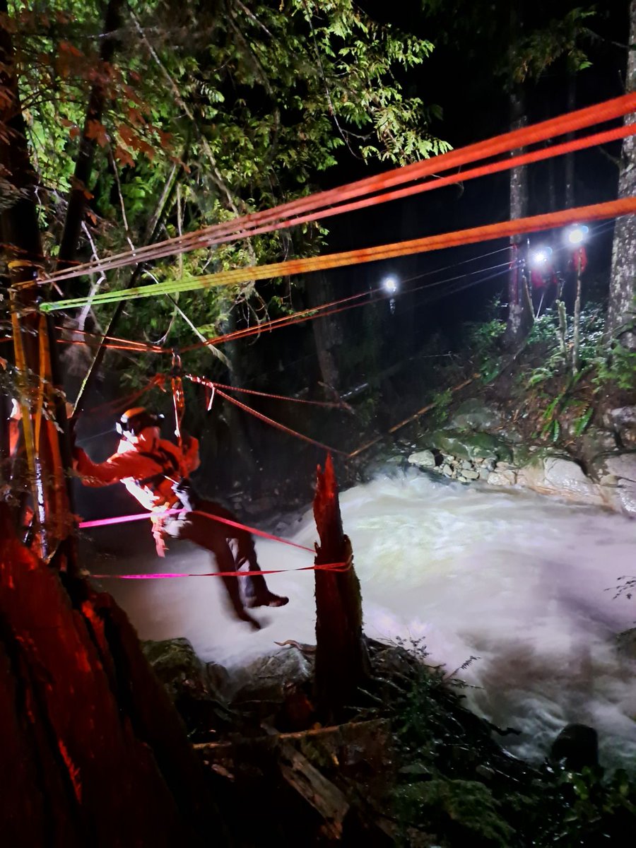 CoquitlamSAR's tweet photo. Highline rescue for 3 hikers on other side of Pritchet creek https://t.co/ak3Pu9EEdK