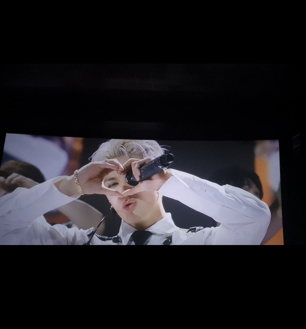 JWDK_IM17's tweet photo. Ustedes no saben pero soy la persona más feliz de este fokin mundo pq fui a ver a mi niño taeyong, lo amo mucho 😭❤️‍🩹 https://t.co/ECdV2oJ0FS
