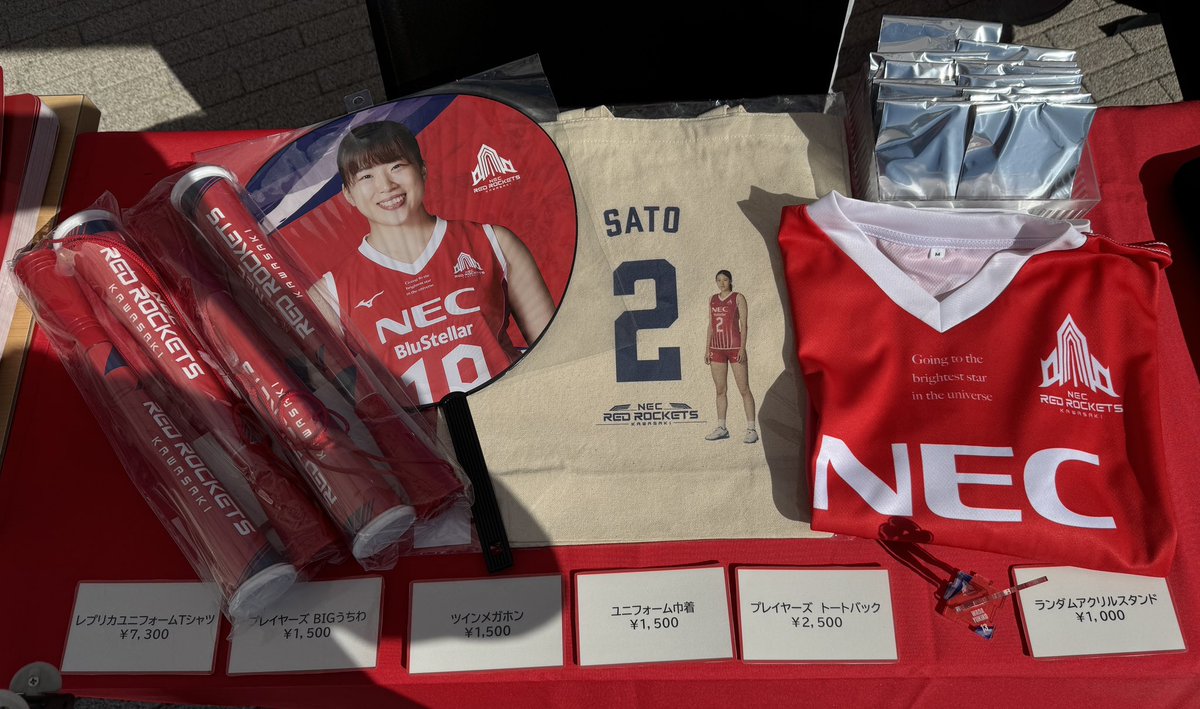 本日もプロシードアリーナHIKONEの場外ではグッズ販売を行っております
