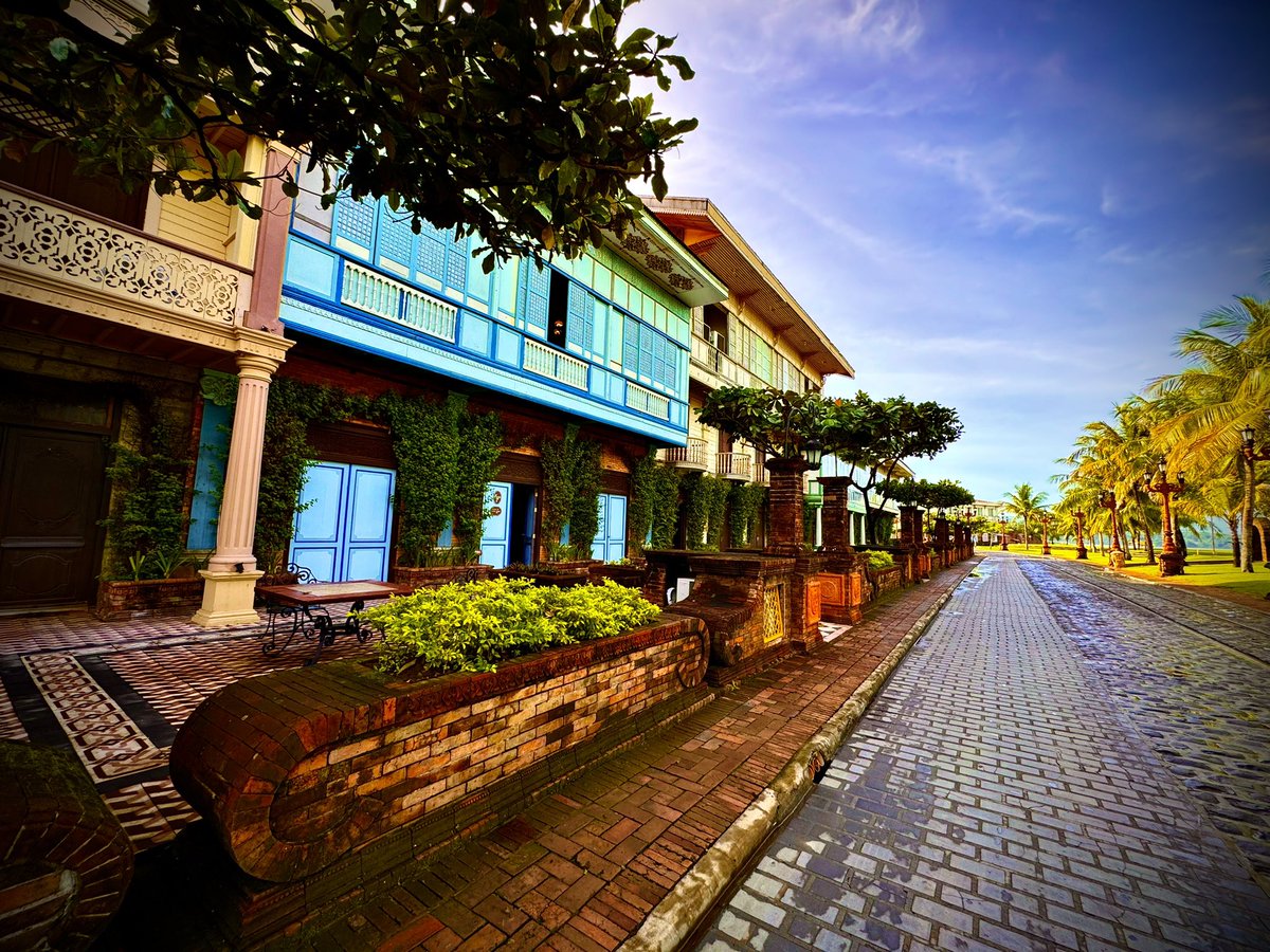 litolits's tweet photo. Las Casas Filipinas De Acuzar 🇵🇭

#Bagac #Bataan #Philippines 
#Simpleimage #iPhoneOnly 
#WalkingAroundBagac 
#BeautifulCity #NaturallyCurious 
#FlyClickEditRepeat https://t.co/ZCqRHlLXrh
