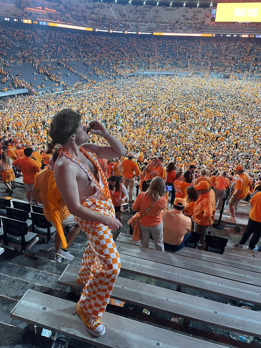 Kylan_Wolf's tweet photo. What a night #GoVols https://t.co/XO4mMR7UMW