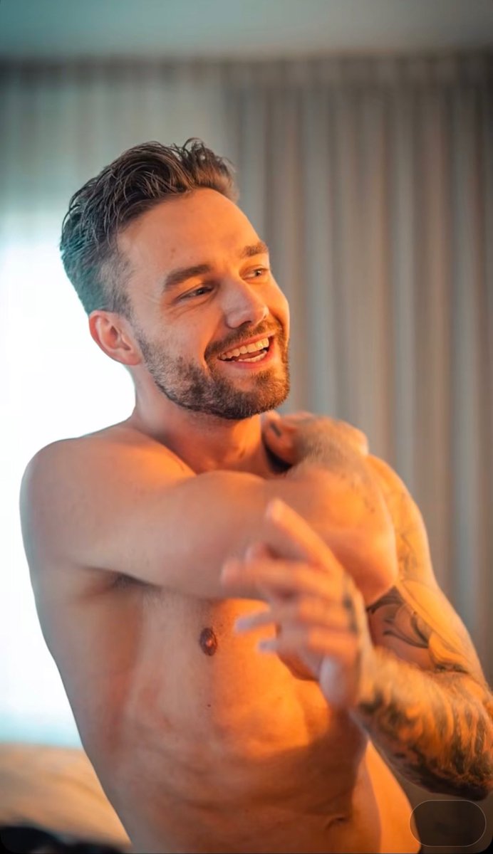 AloxxerSSJ's tweet image. otra más de el cuerpo de Liam Payne✨