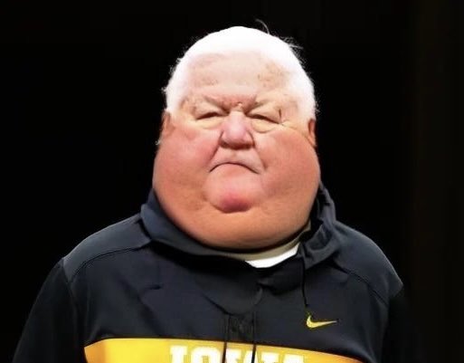 GarytheExp3rt's tweet photo. @BarstoolUIowa @BarstoolMSU “What if we run up the middle on the first play of the drive for a loss of 2 then let the talentless qb take it from there?” https://t.co/U3pY4VCEaB
