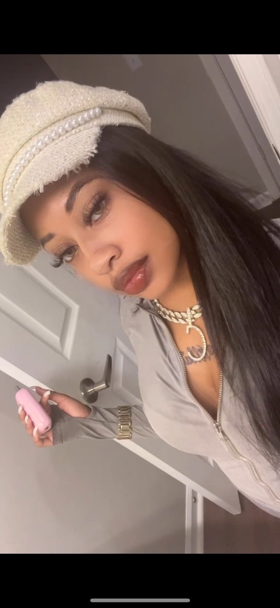 chelledadonn's tweet photo. People tend to let my looks deceive them. Villain stamped on my chest for a reason
#Welcome2Hell
#TrendyGirlLifestyle https://t.co/OzIlwCwAio