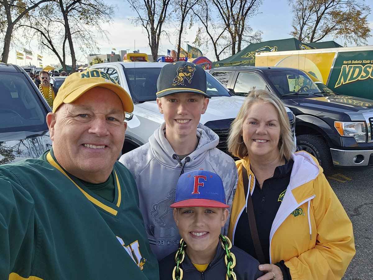 LSperal's tweet image. #scheelsgameday