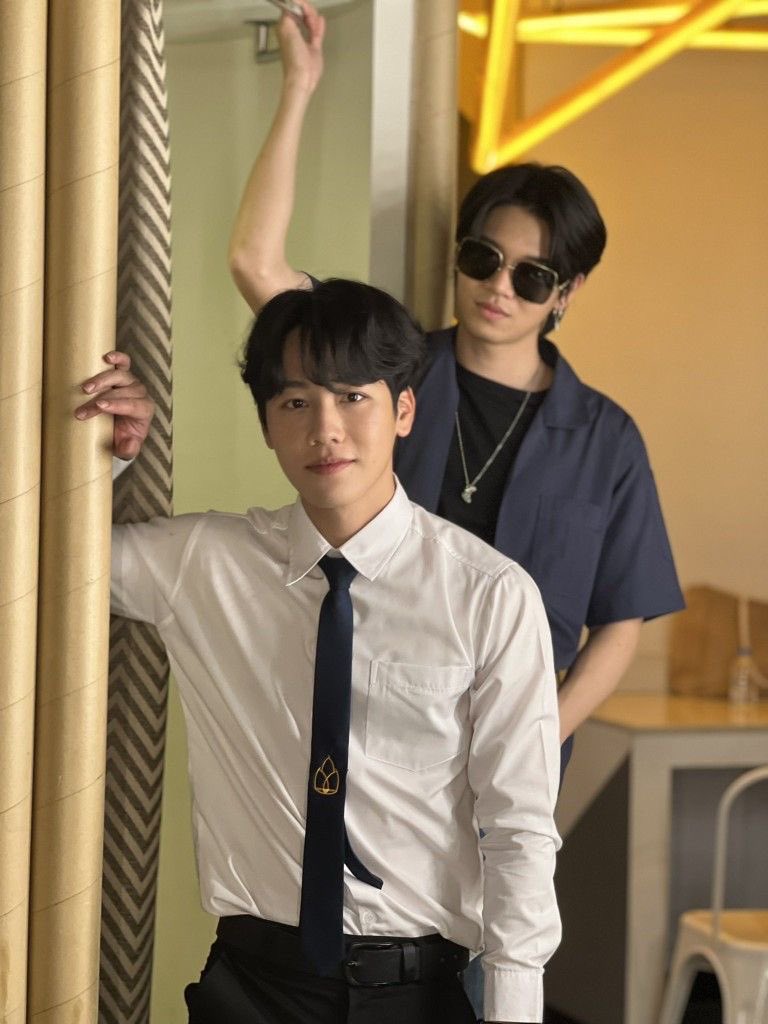 mothebestok's tweet photo. เปลี่ยนวิดวะคอมเป็นโยธาแล้วเปลี่ยนจากIDเป็นถาปัตออกแบบสิ่งปลูกสร้าง ขอซรสักเรื่อง คนนึงออกแบบมาล้ำนำอนาคต อีกคนค้าน คือมันสวย แต่จะสร้างยังไง!! มันสร้างจริงไม่ได้!! ตีกันทุกครั้งที่ประชุม ตีกันแทบตาย สุดท้ายแพ้ซินแส 
#หยิ่นวิดวะ #วอร์สวยคนเดียว 
#yinyin_anw #warwanarat https://t.co/UlUhgVuV9e