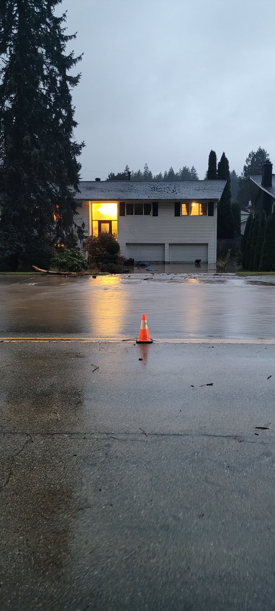 pocodoncouver's tweet photo. Port coquitlam flooding #coastmeridian https://t.co/PIJylrsfJt