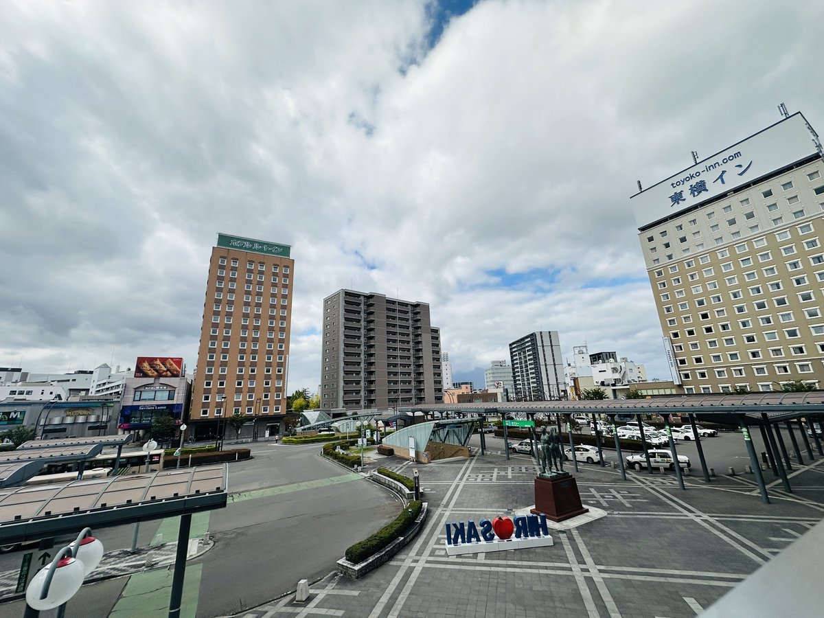 おはようございます☀

現在の弘前市

天気：くもり　　湿度：47%
気温：10.2°C       風向：北西
体感：寒い　　　風速 :  4.2m/s
降水：0.0ミリ/時

皆さんよい日曜日を☺️

#弘前
#青森
