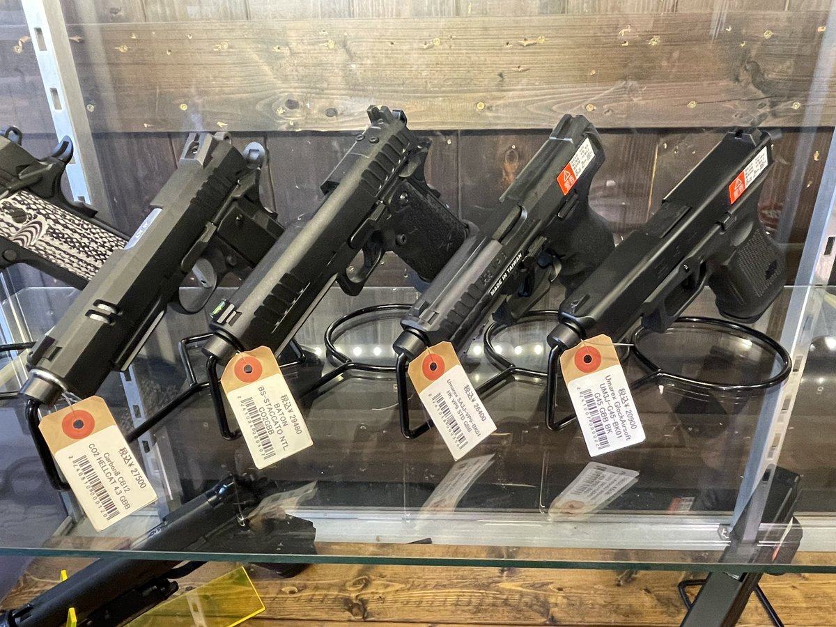 MiuAirsoft's tweet photo. こんにちは
本日も21時まで営業です。

Hal de Bloom製
レザーストックパッドの
製品版や
CO2、フロン仕様の
ハンドガン
スカスカだった
ドットサイトが再入荷
しております！

また、無い物はお取寄せでも
ご対応致しますので
お探しの物がありましたら
是非ご相談下さい！

#MIUエアソフト #BATON https://t.co/HHogpHDTew