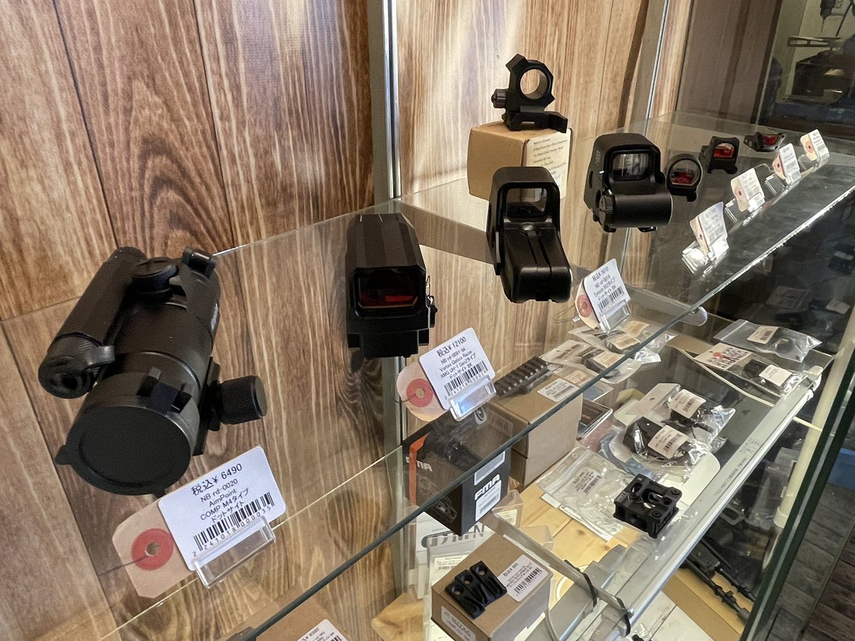 MiuAirsoft's tweet photo. こんにちは
本日も21時まで営業です。

Hal de Bloom製
レザーストックパッドの
製品版や
CO2、フロン仕様の
ハンドガン
スカスカだった
ドットサイトが再入荷
しております！

また、無い物はお取寄せでも
ご対応致しますので
お探しの物がありましたら
是非ご相談下さい！

#MIUエアソフト #BATON https://t.co/HHogpHDTew