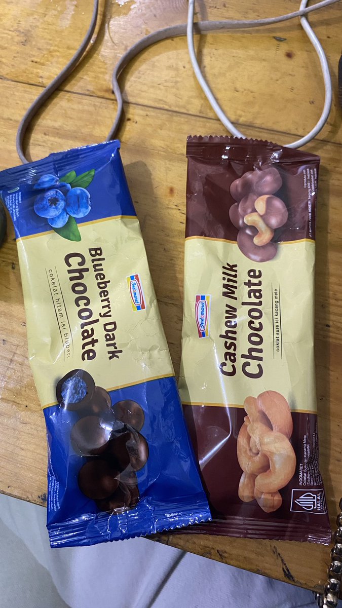 indomiematccha's tweet photo. di gift coklat fav gue karna ngajak ayce ny jauh bgt ajg, sampe ciledug😔 tp seneng si dia ternyata masi inget coklat fav gue dr jaman 2022, pdhl sempet lostcontact 8 bln an😱🫢😁 https://t.co/4b8NwaGdI4