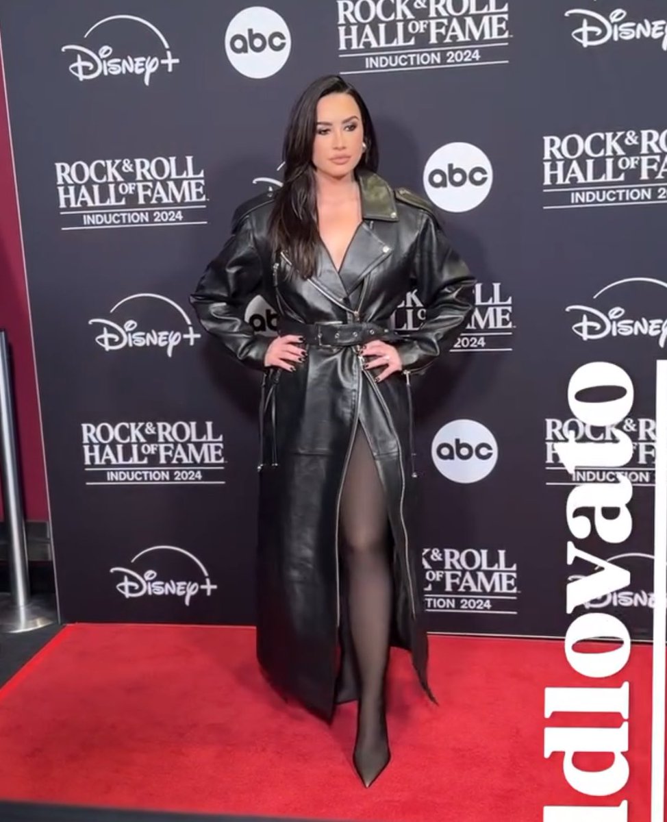 eitherwaydemi's tweet photo. DEMI https://t.co/FlfYMu0cOf