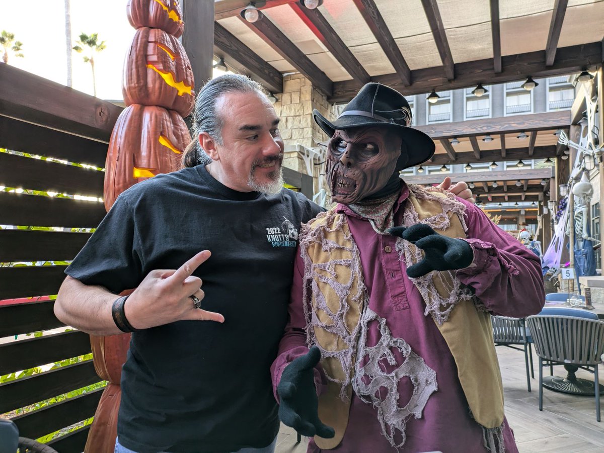 TylerStAndrews's tweet photo. @knottsscaryfarm  Thanks for another great time in the fog! And thank you "Haunted Acres" for great food, awesome drinks and ghoulish company. https://t.co/TDHMtuSdhC