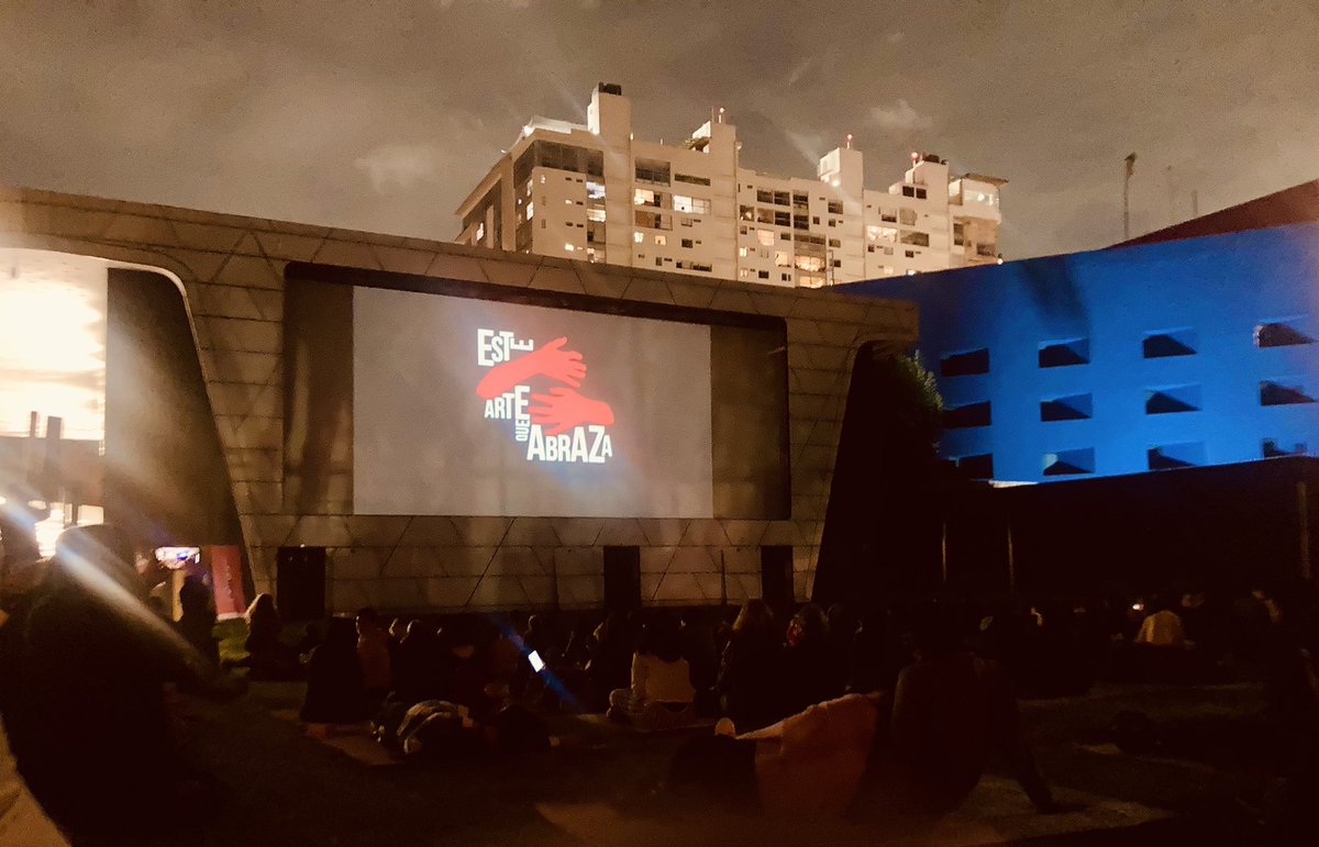 FalconX's tweet photo. En la la función de despedida del #19DocsMX. Con el documental ESTE ARTE QUE ABRAZA,Dir. Juanfe Gessner. Sobre las manifestaciones artísticas que surgieron a raíz del caso de la desaparición de los 43 estudiantes de Ayotzinapa.
#MiradasQueNosUnen https://t.co/q7SzcjZA6Z