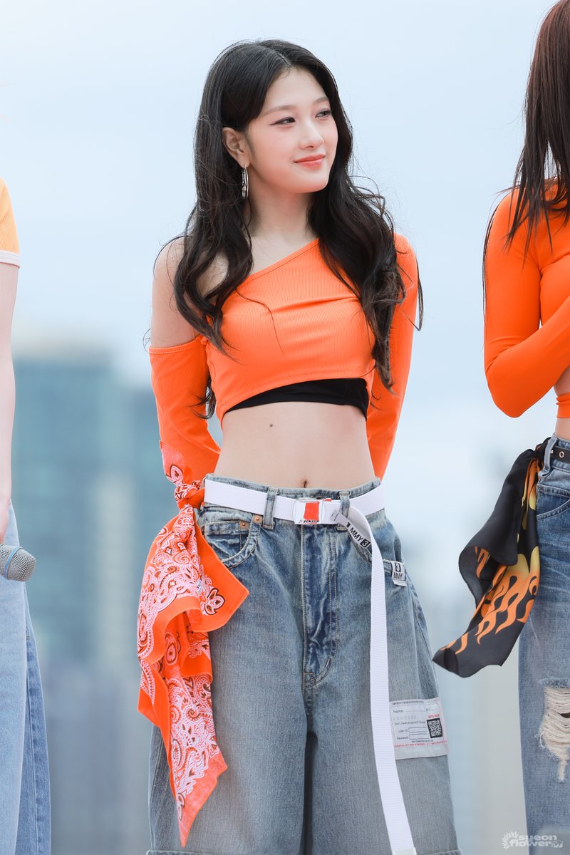 syeonflower's tweet photo. 241019 

#이서연 #LeeSeoYeon 
#프로미스나인 #fromis_9 https://t.co/nDWG3DnENi