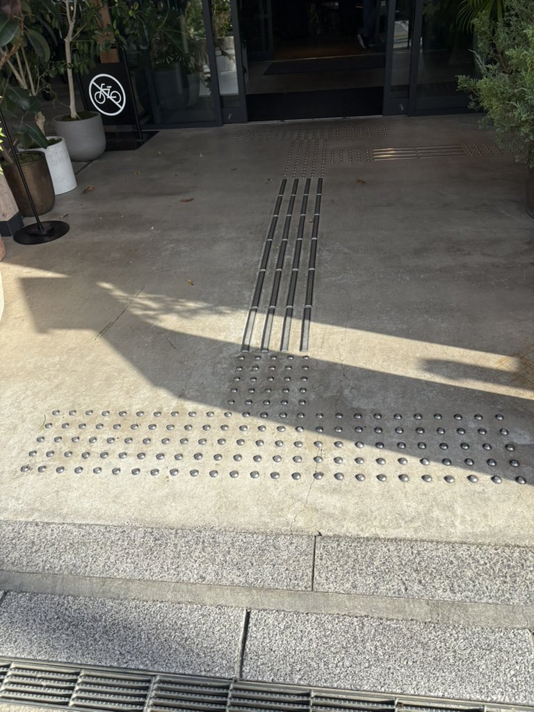 Beth_Levy66's tweet image. I’m not an expert in #accessiblity but #Japan seems to do an excellent job making things accessible for the visually impaired. #Japan