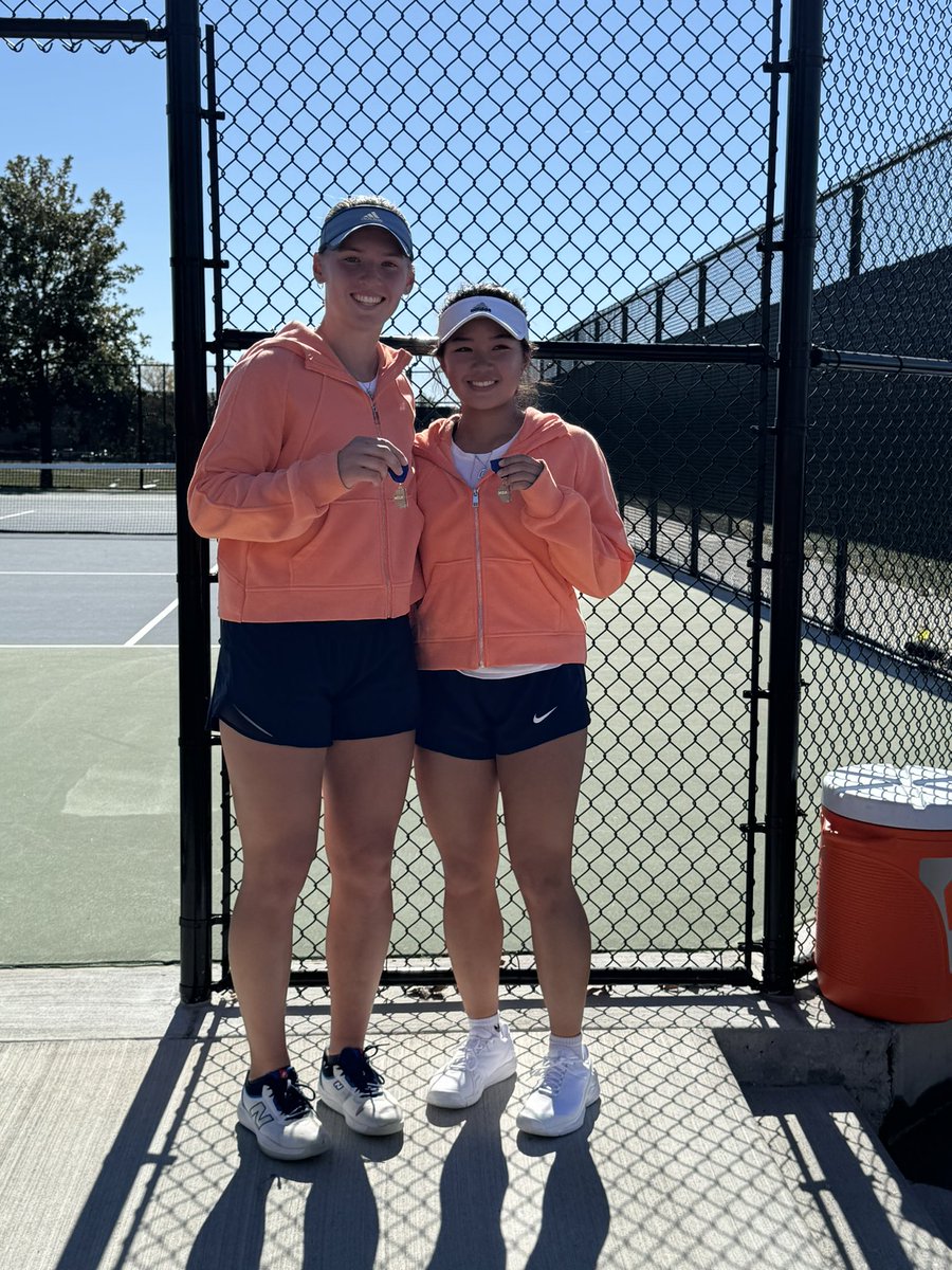 North’s dynamic doubles team of Gabby Lee and Brooke Coffman win fourth straight sectional title with a 6-4, 6-4 win over Wheaton South. The Huskies tandem advances to the IHSA State Finals next week. Let’s Go!!! 💙🎾🧡🎾