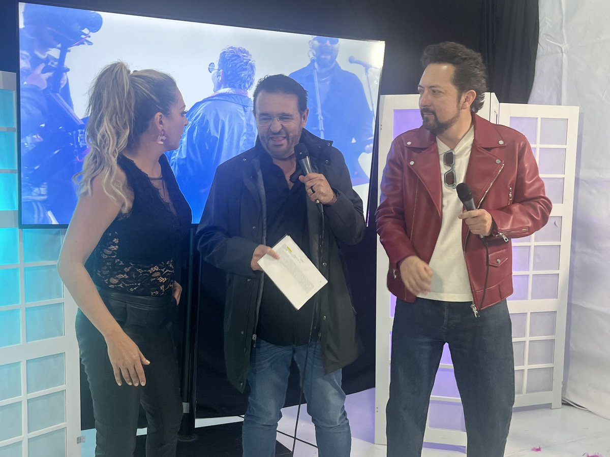 LaMejor's tweet photo. Gracias a nuestros Locutores que hicieron posible nuestra transmisión del #ColgateMultiverso 🎶🙌🛸🔥🎉
@anahidelamora @rogergzz @LAURAGII @rosa_concha @soymarianaochoa @taniarin @Bazookajoeradio @cynthia_uriastv #oscarelnenemalo @Fer_Gay @fran_he https://t.co/1a9RLhxZ8K
