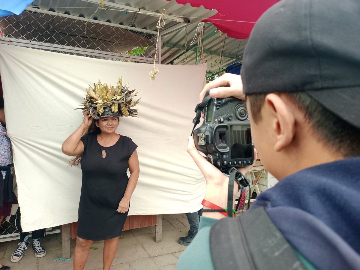 Freynalucero's tweet photo. Hoy hicimos una corona de maiz zapalote para las reinas zapotecas de Juchitán. https://t.co/jEC64aeIwM