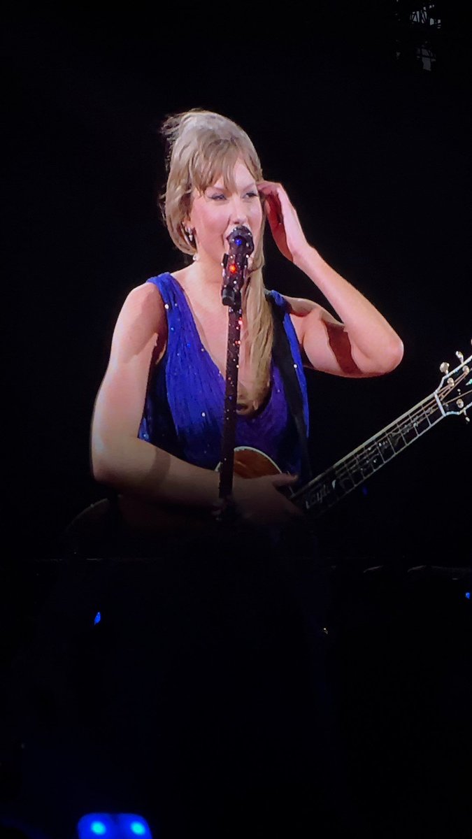 TheSwiftSociety's tweet photo. ‼️| Taylor Swift performs a mashup of Should've Said No x I Did Something Bad as the first surprise song! https://t.co/bXQGREJaqF