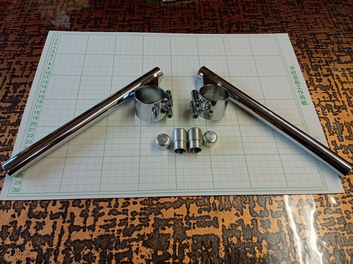 Magni_Crower's tweet photo. 売ります。
イタリア製セパハン  径41.0mm 垂角10度
アドバンスタイプ(competizione) 錆無し ポンチ穴無し
メッキは国内で仕上げました。RC42やXJR400、ゼファーχ(97~)なんかに似合うと思います。
組んでしまえば見えませんが、取付傷がチョッとあるので8,500円+送料で如��でしょうか？ https://t.co/QEZaUofMp3