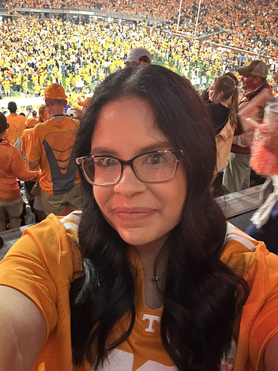 ElisiaTickets44's tweet photo. What a day to be back home on Rocky Top!! Go Vols!!! ๐
#3rdSaturdayInOctober
#GBO
#HomeSweetHomeToMe https://t.co/1GO6Q6JkD2